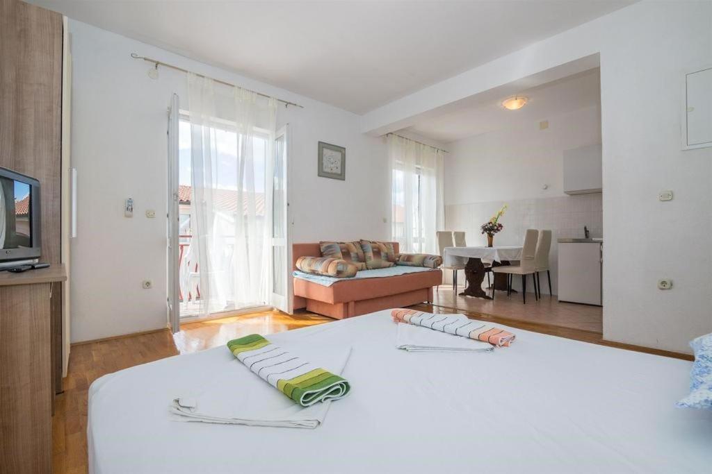 Apartments Nuic 748 Makarska Exterior photo